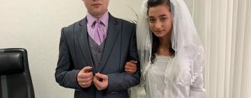 В свадебных нарядах – на автобусе: трогательная история любви молодоженов из Килийского района